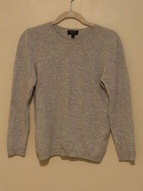 Classic Women's Cashmere Crewneck Sweater - Light Gray
